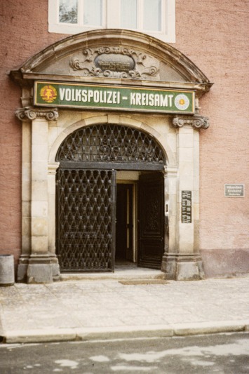 Franziskanerkloster, Portal, Am Kloster (1986)