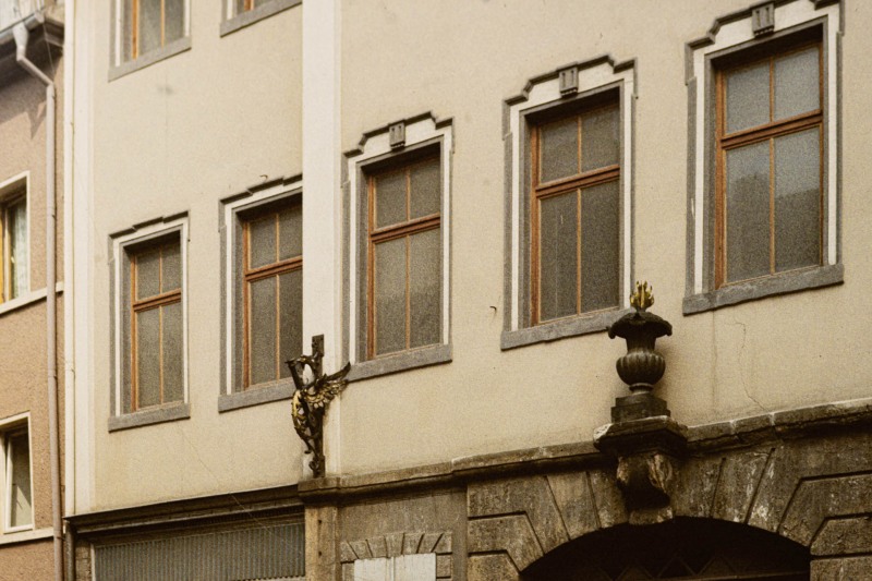 Marschall - Haus, Verzierungen, Nikolaistraße (1986)