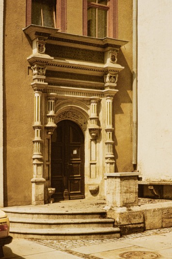 Ehemalige Stadtschule, Portal, Marienstraße (1986)