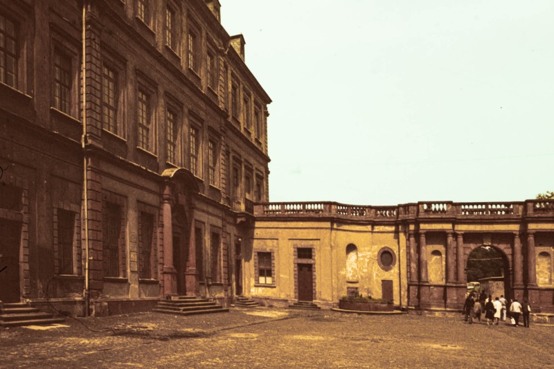 Schlosshof (1986)