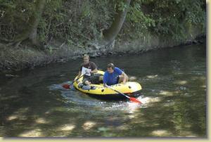 Wettkampf im Niedrigwasser der Ilm