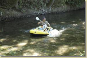 Wettkampf im Niedrigwasser der Ilm