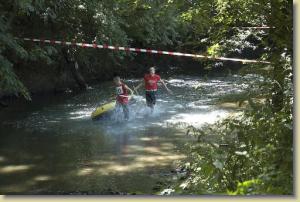 Wettkampf im Niedrigwasser der Ilm