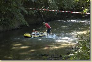 Wettkampf im Niedrigwasser der Ilm