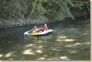 Wettkampf im Niedrigwasser der Ilm Wettkampf im Niedrigwasser der Ilm