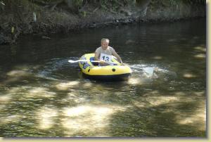 Wettkampf im Niedrigwasser der Ilm