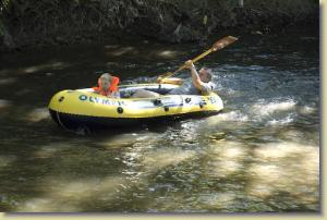 Wettkampf im Niedrigwasser der Ilm