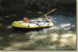 Wettkampf im Niedrigwasser der Ilm Wettkampf im Niedrigwasser der Ilm