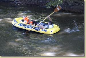 Wettkampf im Niedrigwasser der Ilm