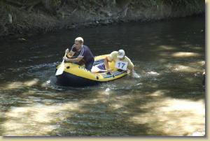 Wettkampf im Niedrigwasser der Ilm