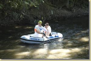 Wettkampf im Niedrigwasser der Ilm