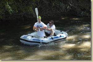 Wettkampf im Niedrigwasser der Ilm