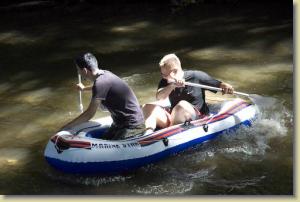 Wettkampf im Niedrigwasser der Ilm