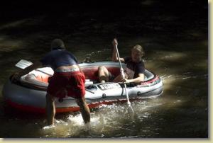 Wettkampf im Niedrigwasser der Ilm