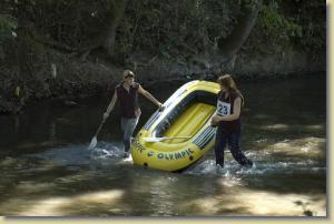 Wettkampf im Niedrigwasser der Ilm