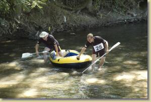 Wettkampf im Niedrigwasser der Ilm