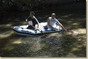 Wettkampf im Niedrigwasser der Ilm