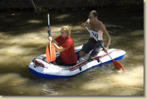 Wettkampf im Niedrigwasser der Ilm