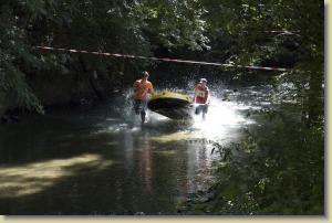 Wettkampf im Niedrigwasser der Ilm