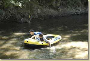 Wettkampf im Niedrigwasser der Ilm