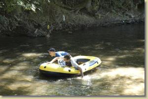 Wettkampf im Niedrigwasser der Ilm Wettkampf im Niedrigwasser der Ilm