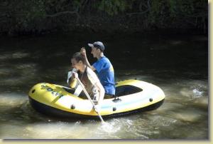 Wettkampf im Niedrigwasser der Ilm Wettkampf im Niedrigwasser der Ilm
