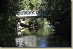 Wettkampf im Niedrigwasser der Ilm Wettkampf im Niedrigwasser der Ilm