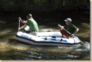 Wettkampf im Niedrigwasser der Ilm