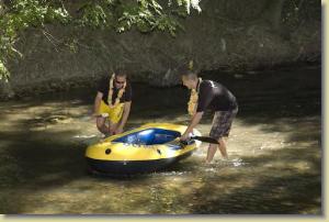 Wettkampf im Niedrigwasser der Ilm