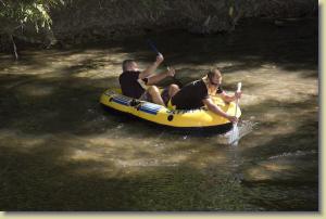 Wettkampf im Niedrigwasser der Ilm