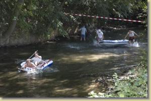 Wettkampf im Niedrigwasser der Ilm