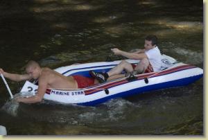 Wettkampf im Niedrigwasser der Ilm