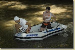 Wettkampf im Niedrigwasser der Ilm