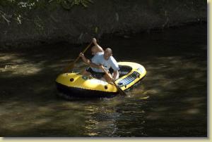 Wettkampf im Niedrigwasser der Ilm