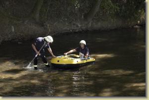 Wettkampf im Niedrigwasser der Ilm