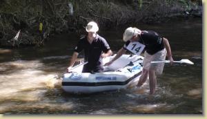 Wettkampf im Niedrigwasser der Ilm