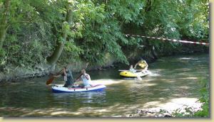 Wettkampf im Niedrigwasser der Ilm