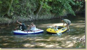 Wettkampf im Niedrigwasser der Ilm