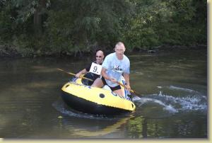 Wettkampf im Niedrigwasser der Ilm