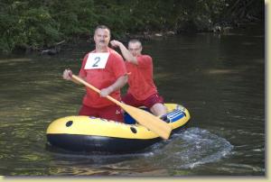 Wettkampf im Niedrigwasser der Ilm