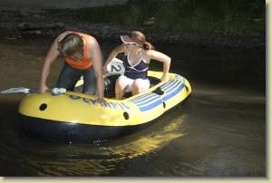 Wettkampf im Niedrigwasser der Ilm