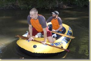 Wettkampf im Niedrigwasser der Ilm