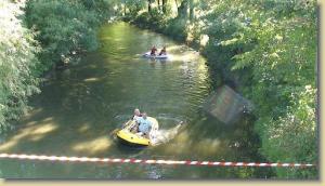 Wettkampf im Niedrigwasser der Ilm Wettkampf im Niedrigwasser der Ilm
