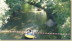 Wettkampf im Niedrigwasser der Ilm