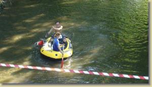 Wettkampf im Niedrigwasser der Ilm Wettkampf im Niedrigwasser der Ilm