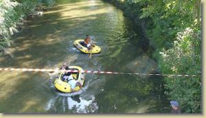 Wettkampf im Niedrigwasser der Ilm