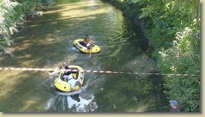 Wettkampf im Niedrigwasser der Ilm