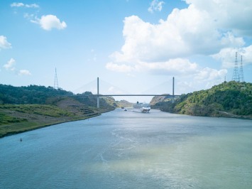 Panama Kanal - vollständiger Transit durch die neuen Schleusen