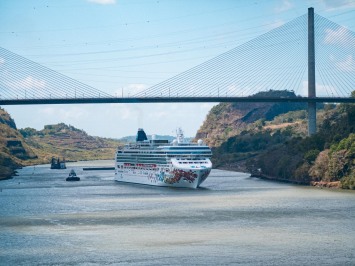 Panama Kanal - vollständiger Transit durch die neuen Schleusen