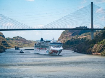 Panama Kanal - vollständiger Transit durch die neuen Schleusen